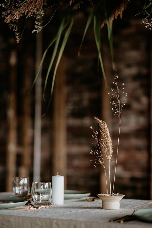 Image by <a class="text-taupe-100" href="https://www.clairefleckphotography.com" target="_blank">Claire Fleck Photography</a> at <a class="text-taupe-100" href="https://cocoweddingvenues.co.uk/coco_listing/civic-house/" target="_blank">Civic House</a> | Flowers by <a class="text-taupe-100" href="https://www.feathergrassflorals.co.uk" target="_blank">Feather Grass Florals</a>.
