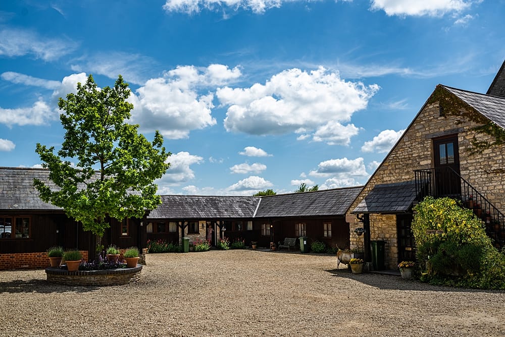 Huntsmill Farm wedding barn in Buckinghamshire