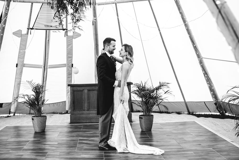 Image by <a class="text-p3" href="https://lunaweddings.co.uk" target="_blank">Luna Wedding Photography</a>.