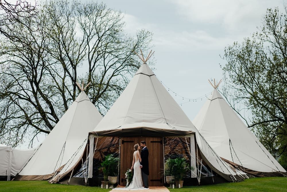 Image by <a class="text-p3" href="https://lunaweddings.co.uk" target="_blank">Luna Wedding Photography</a>.