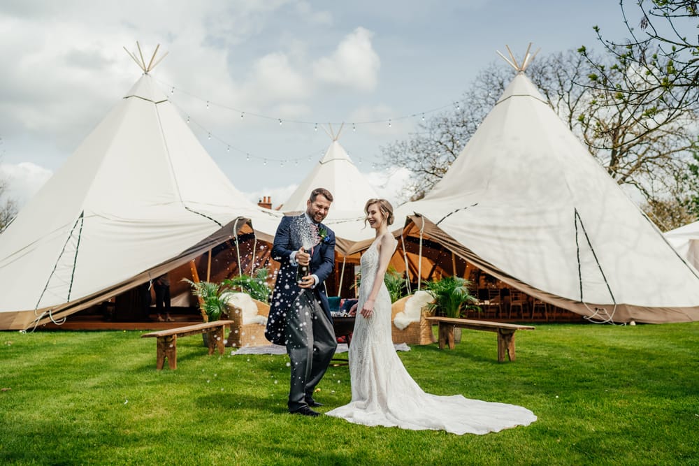 Image by <a class="text-p3" href="https://lunaweddings.co.uk" target="_blank">Luna Wedding Photography</a>.