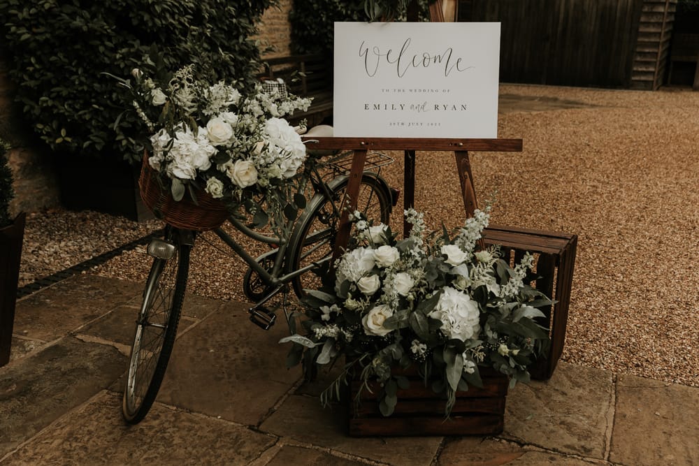Image by <a class="text-p3" href="http://www.fayandreaweddings.co.uk" target="_blank">Fayandrea Weddings</a>.