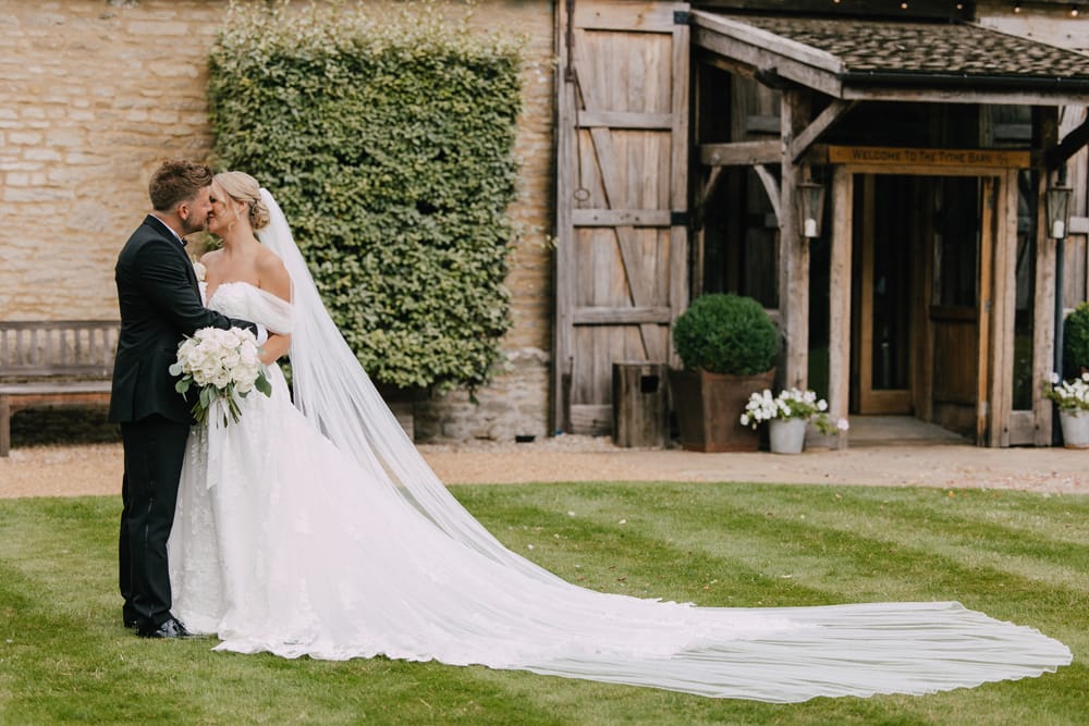Image by <a class="text-p3" href="http://www.fayandreaweddings.co.uk" target="_blank">Fayandrea Weddings</a>.