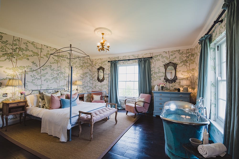 Image by <a class="text-p3" href="http://www.rebeccadouglas.co.uk/blog/" target="_blank">Rebecca Douglas Photography</a> at <a class="text-p3" href="https://cocoweddingvenues.co.uk/coco_listing/kingshill-barn-at-elmley-nature-reserve/" target="_blank">Kingshill Farm at Elmley Nature Reserve</a>.