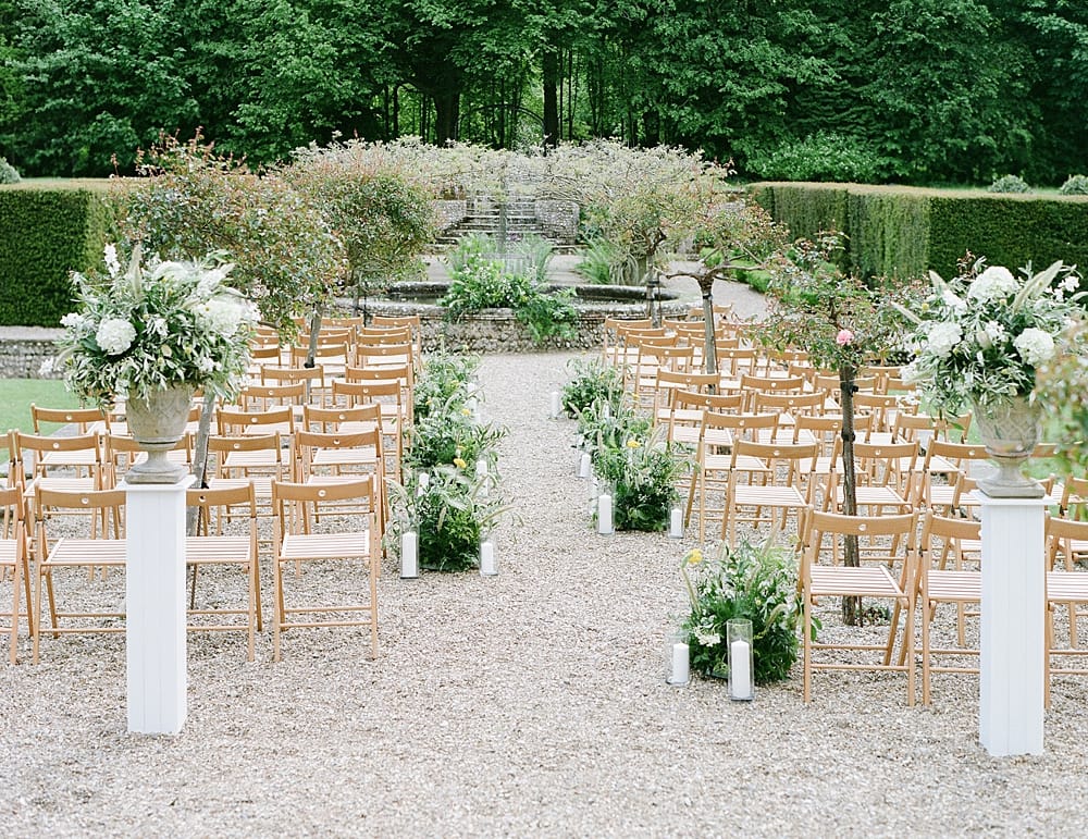 Image by <a class="text-p3" href="http://juliemichaelsen.com" target="_blank">Julie Michaelsen Photography</a> | Planning by <a class="text-p3" href="https://www.vanillaroseweddings.co.uk" target="_blank">Vanilla Rose Weddings</a>.