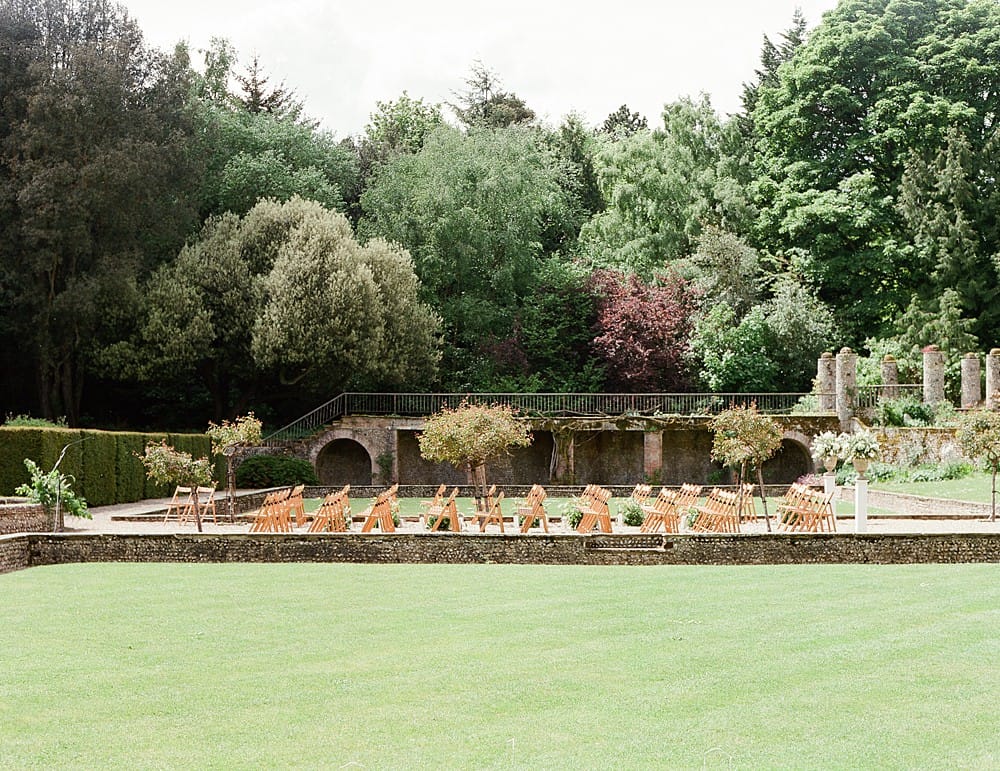 Image by <a class="text-p3" href="http://juliemichaelsen.com" target="_blank">Julie Michaelsen Photography</a> | Planning by <a class="text-p3" href="https://www.vanillaroseweddings.co.uk" target="_blank">Vanilla Rose Weddings</a>.