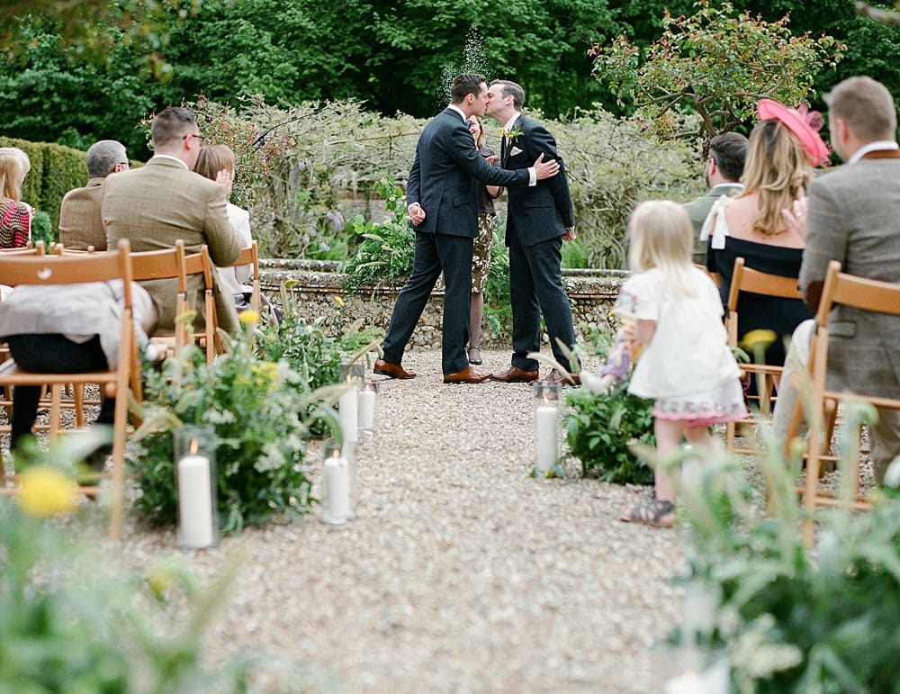 Image by <a class="text-p3" href="http://juliemichaelsen.com" target="_blank">Julie Michaelsen Photography</a> | Planning by <a class="text-p3" href="https://www.vanillaroseweddings.co.uk" target="_blank">Vanilla Rose Weddings</a>.