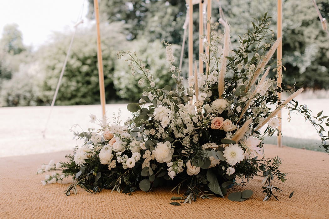 Image by <a class="text-p3" href="http://www.rebeccagoddardphotography.com" target="_blank">Rebecca Goddard Photography</a> | Planning <a class="text-p3" href="http://www.katrinaotterweddings.co.uk" target="_blank">Katrina Otter Weddings</a>.