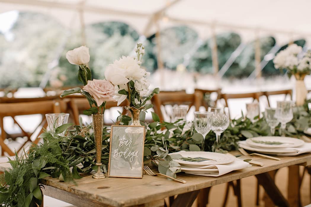 Image by <a class="text-p3" href="http://www.rebeccagoddardphotography.com" target="_blank">Rebecca Goddard Photography</a> | Planning <a class="text-p3" href="http://www.katrinaotterweddings.co.uk" target="_blank">Katrina Otter Weddings</a>.
