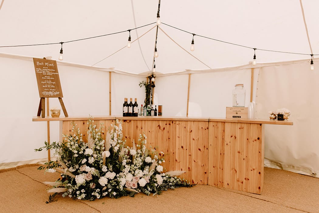 Image by <a class="text-p3" href="http://www.rebeccagoddardphotography.com" target="_blank">Rebecca Goddard Photography</a> | Planning by <a class="text-p3" href="http://www.katrinaotterweddings.co.uk" target="_blank">Katrina Otter Weddings</a>.