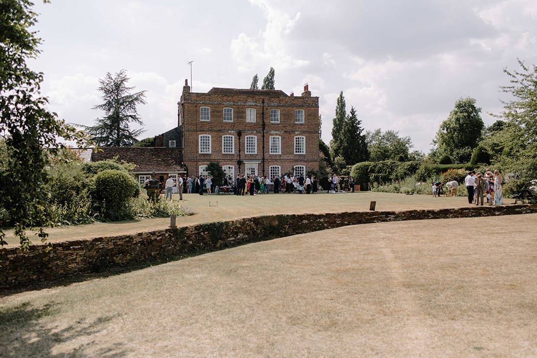 Image by <a class="text-p3" href="http://www.rebeccagoddardphotography.com" target="_blank">Rebecca Goddard Photography</a> | Planning by <a class="text-p3" href="http://www.katrinaotterweddings.co.uk" target="_blank">Katrina Otter Weddings</a>.