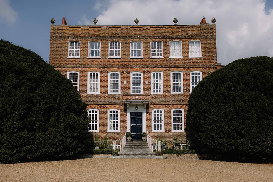 Image by <a class="text-p3" href="http://www.rebeccagoddardphotography.com" target="_blank">Rebecca Goddard Photography</a> | Planning by <a class="text-p3" href="http://www.katrinaotterweddings.co.uk" target="_blank">Katrina Otter Weddings</a>.