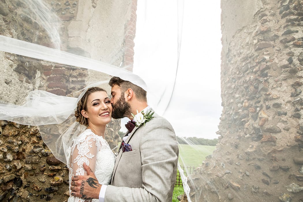 Image by <a class="text-p3" href="https://lornanewmanweddings.com" target="_blank">Lorna Newman Photography</a>.