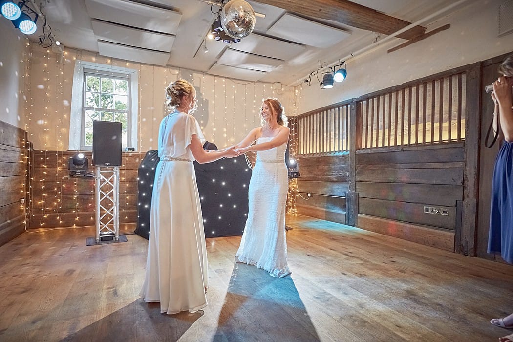 Image by <a class="text-p3" href="https://www.mattbrodieweddingphotography.com/" target="_blank">Matt Brodie Photography</a>.