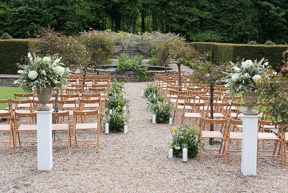 Image by <a class="text-p3" href="http://juliemichaelsen.com" target="_blank">Julie Michaelsen Photography</a> | Planning by <a class="text-p3" href="https://www.vanillaroseweddings.co.uk" target="_blank">Vanilla Rose Weddings</a>.