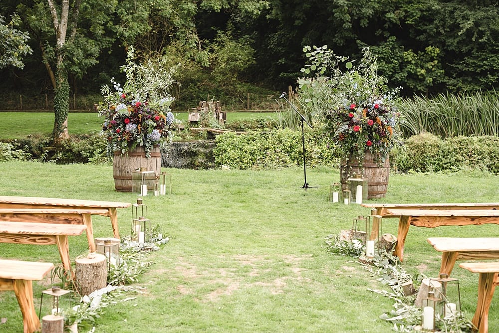 Image by <a class="text-p3" href="http://www.weddingsbynicolaandglen.com" target="_blank">Weddings by Nicola & Glen</a>.