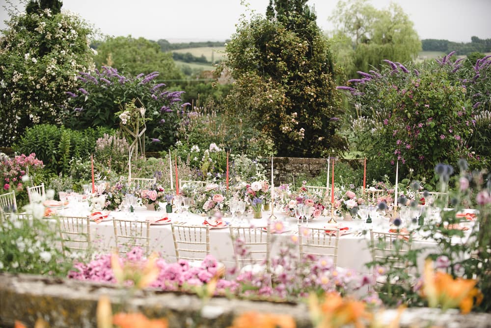 Image by <a class="text-p3" href="http://www.weddingsbynicolaandglen.com" target="_blank">Weddings by Nicola & Glen</a>.