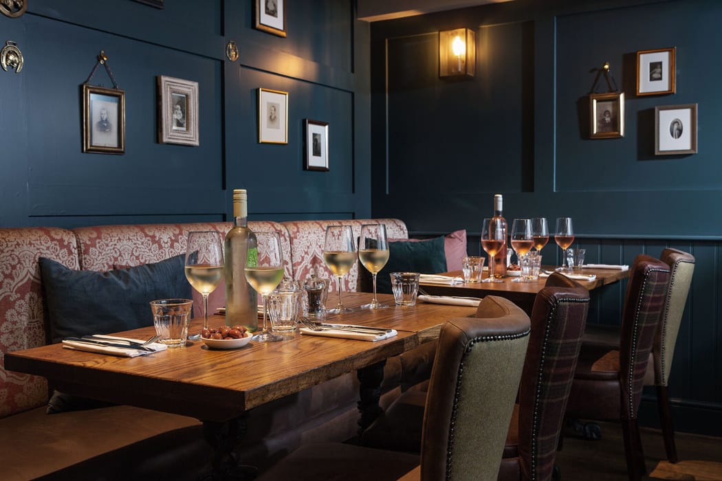 Image courtesy of <a class="text-p3" href="http://cocoweddingvenues.co.uk/coco_listing/the-black-horse/" target="_blank">The Black Horse</a>.