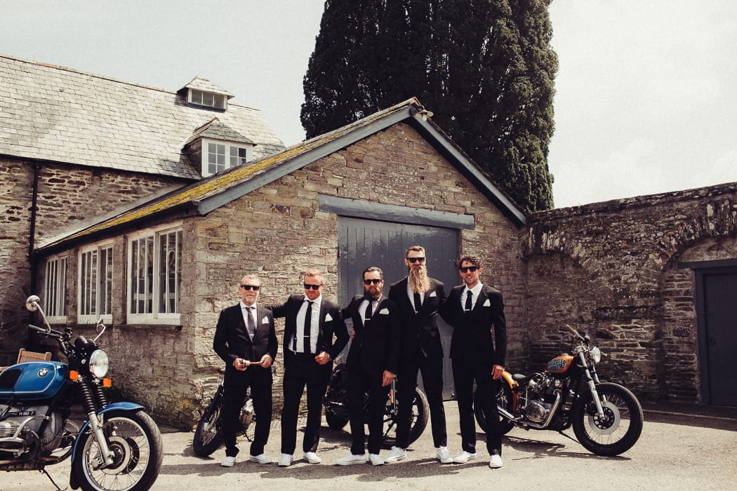 Image by <a class="text-p3" href="http://flowertoss.com" target="_blank">Flowertoss Weddings</a>.