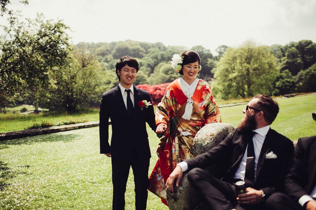 Image by <a class="text-p3" href="http://flowertoss.com" target="_blank">Flowertoss Weddings</a>.