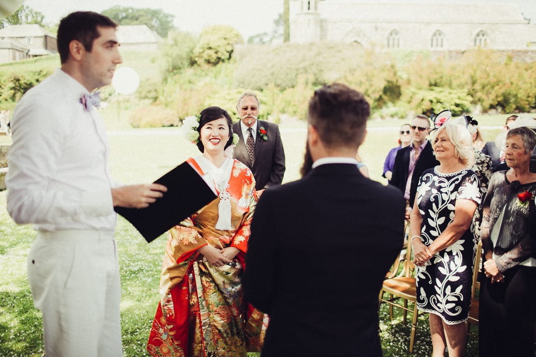 Image by <a class="text-p3" href="http://flowertoss.com" target="_blank">Flowertoss Weddings</a>.