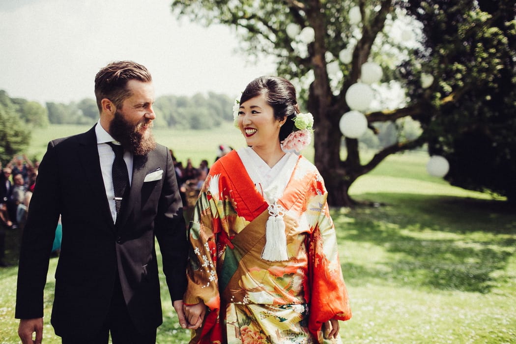 Image by <a class="text-p3" href="http://flowertoss.com" target="_blank">Flowertoss Weddings</a>.