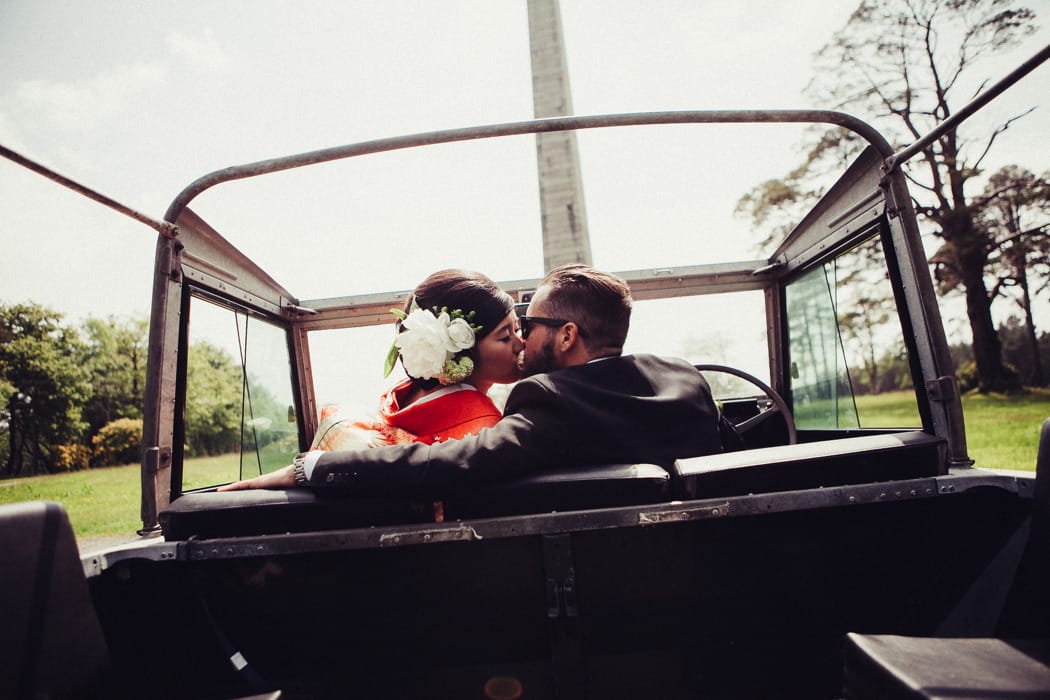 Image by <a class="text-p3" href="http://flowertoss.com" target="_blank">Flowertoss Weddings</a>.
