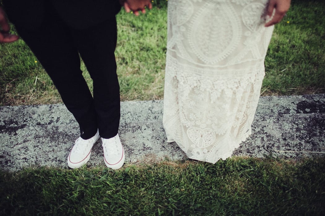 Image by <a class="text-p3" href="http://flowertoss.com" target="_blank">Flowertoss Weddings</a>.