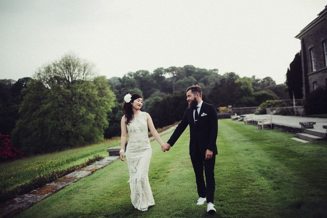 Image by <a class="text-p3" href="http://flowertoss.com" target="_blank">Flowertoss Weddings</a>.