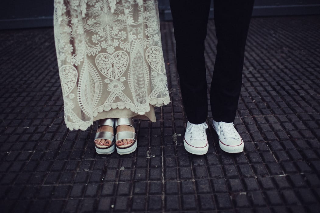 Image by <a class="text-p3" href="http://flowertoss.com" target="_blank">Flowertoss Weddings</a>.