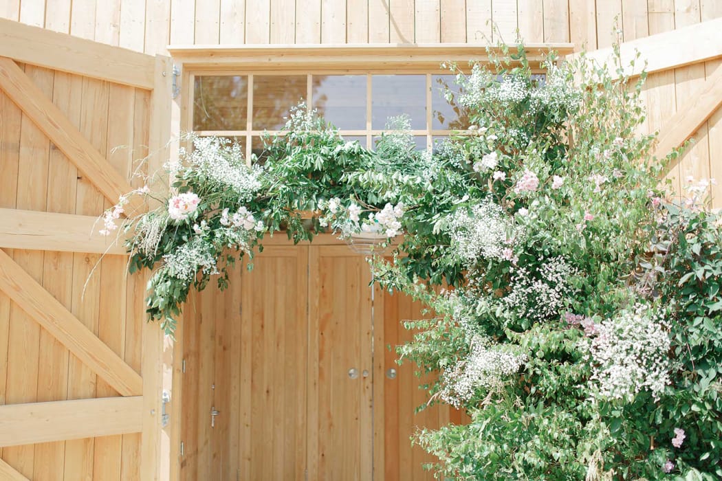 Image by <a class="text-p3" href="http://www.whitestagweddings.com" target="_blank">White Stag Wedding Photography</a>.