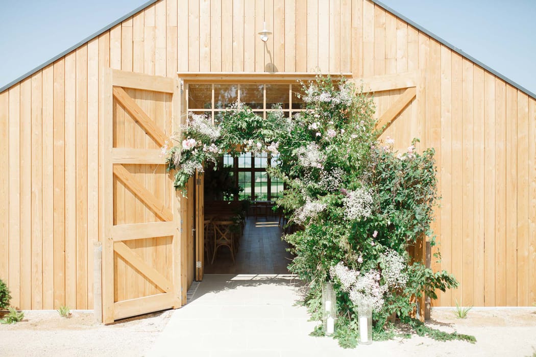 Image by <a class="text-p3" href="http://www.whitestagweddings.com" target="_blank">White Stag Wedding Photography</a>.