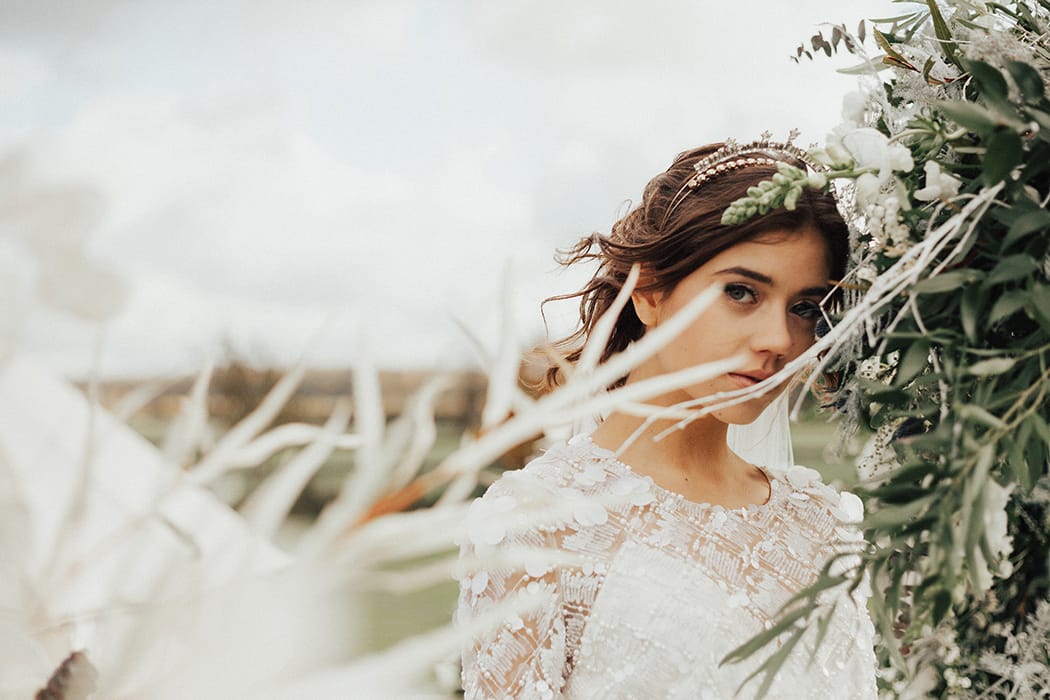 Image by <a class="text-p3" href="https://www.the-wild-bride.com" target="_blank">The Wild Bride</a>.