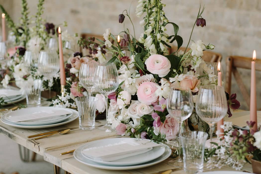 Image by <a class="text-p3" href="http://www.rebeccagoddardphotography.com" target="_blank">Rebecca Goddard Photography</a> | Flowers by <a class="text-p3" href="https://www.mossandstone.co.uk" target="_blank">Moss & Stone Floral Design</a> and <a class="text-p3" href="https://www.blueskyflowers.co.uk" target="_blank">Blue Sky Flowers</a>.