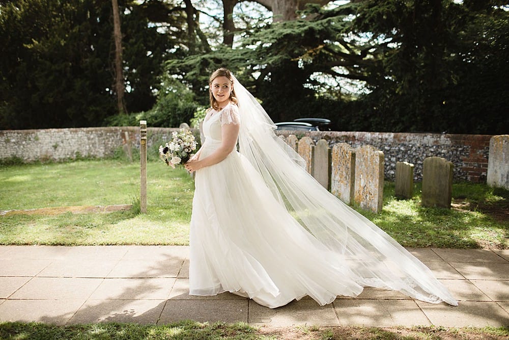 Image by <a class="text-p3" href="https://www.emmahare.com" target="_blank">Emma Hare Photography</a>.
