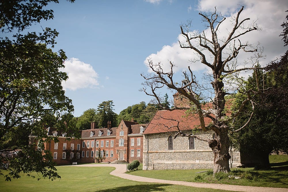 Image by <a class="text-p3" href="https://www.emmahare.com" target="_blank">Emma Hare Photography</a>.