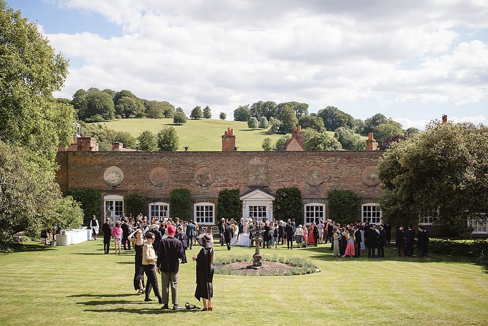 Image by <a class="text-p3" href="https://www.emmahare.com" target="_blank">Emma Hare Photography</a>.