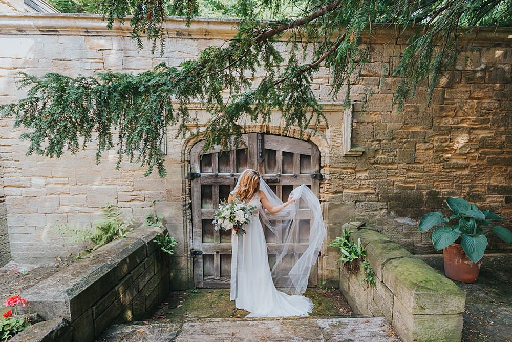 Image by <a class="text-p3" href="http://www.lauracalderwood.co.uk" target="_blank">Laura Calderwood Photography</a>.