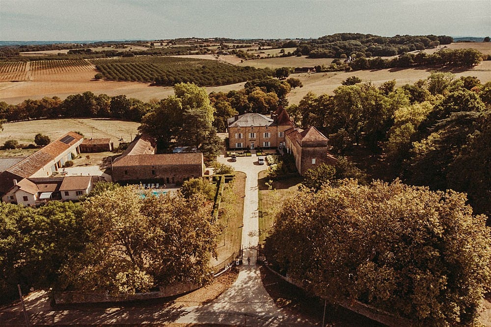 Image by <a class="text-p3" href="https://www.chessbonte.com" target="_blank">Chess Bonte Photography</a> at <a class="text-p3" href="https://cocoweddingvenues.co.uk/coco_listing/chateau-de-redon/" target="_blank">Chateau de Redon</a>.