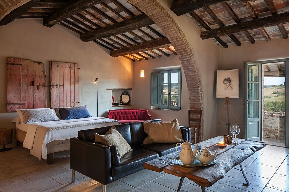 Image courtesy of <a class="text-p3" href="https://cocoweddingvenues.co.uk/coco_listing/follonico/" target="_blank">Follonico</a>.