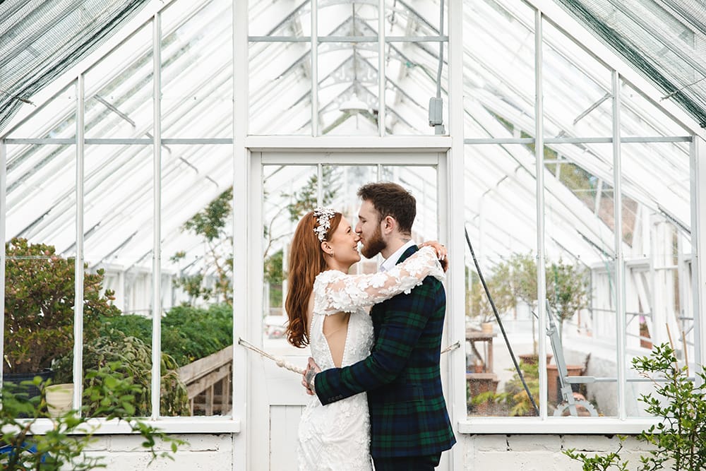 Image by <a class="text-p3" href="https://www.esmesaville.com/" target="_blank">Esme Saville Photography</a>.
