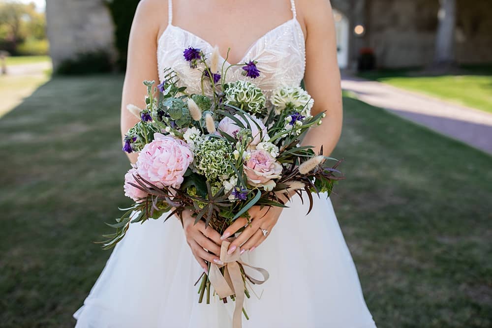 Image by <a class="text-p3" href="https://www.esmesaville.com/" target="_blank">Esme Saville Photography</a>.