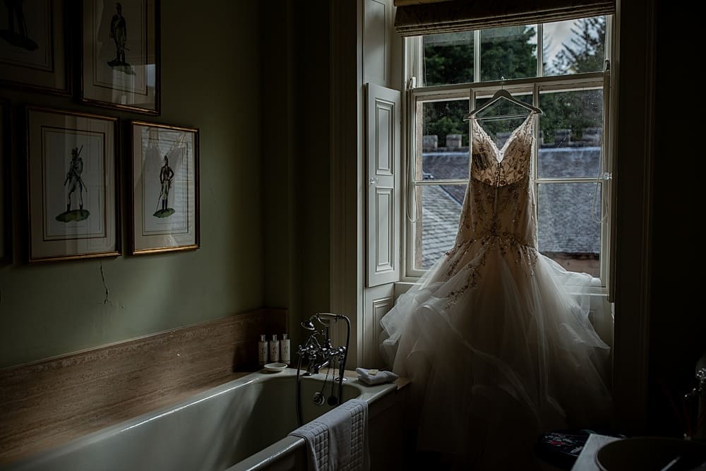 Image by <a class="text-p3" href="https://www.esmesaville.com/" target="_blank">Esme Saville Photography</a>.