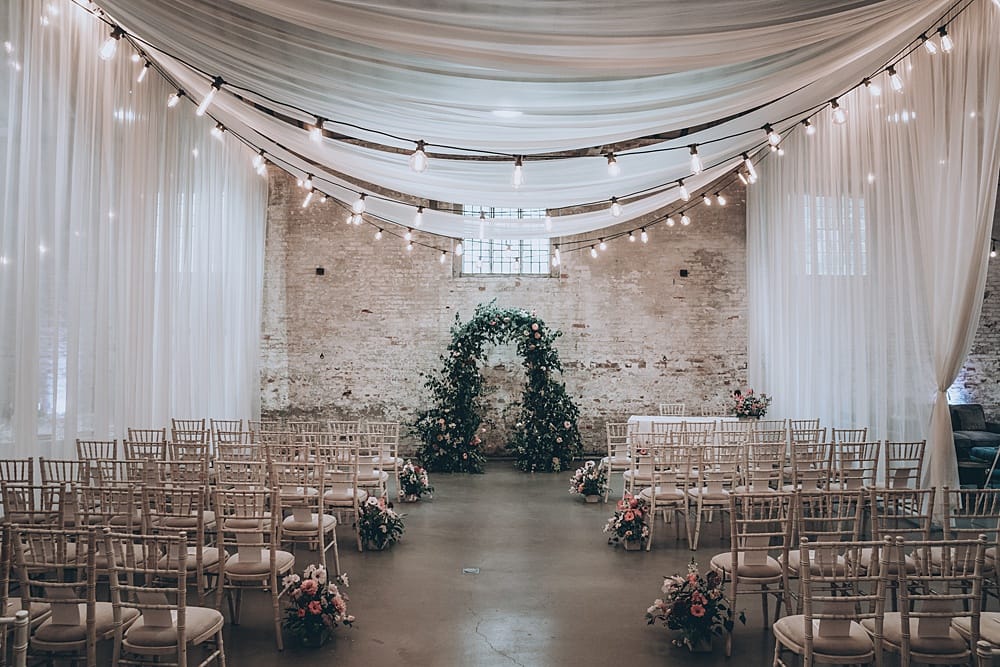 Image by <a class="text-p3" href="http://www.csweddingphotographer.com" target="_blank">Chris Snowden Photography</a>.
