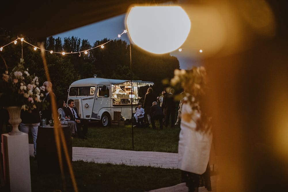 Image by <a class="text-p3" href="http://www.christopherterryweddings.co.uk" target="_blank">Christopher Terry Photography</a>.