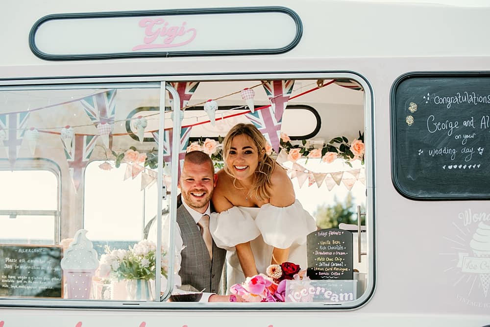 Image by <a class="text-p3" href="http://www.lightandlacephotography.co.uk" target="_blank">Light & Lace Photography</a>.