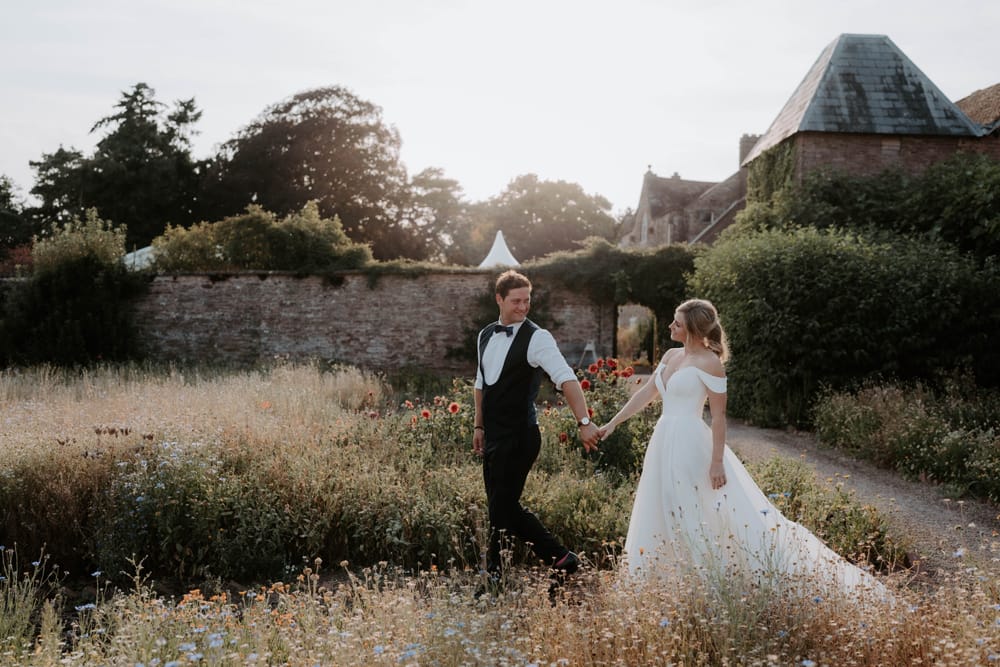 Image by <a class="text-p3" href="https://emilyjayneweddings.co.uk" target="_blank">Emily Jayne Weddings</a>.