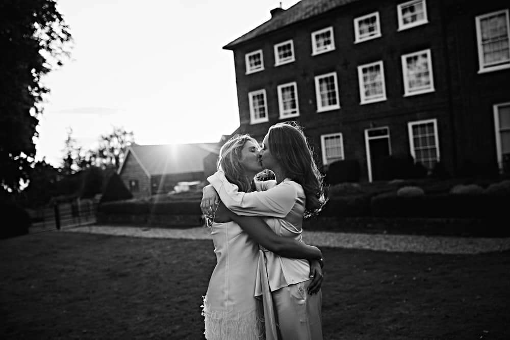 Image by <a class="text-p3" href="https://www.leoweddings.com" target="_blank">Leo Weddings</a>.