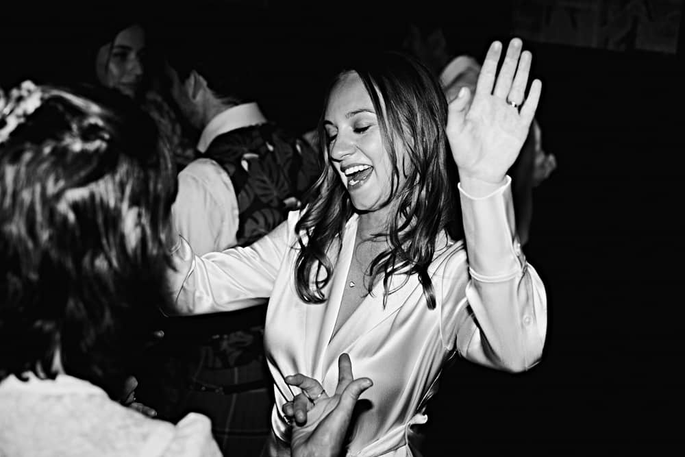 Image by <a class="text-p3" href="https://www.leoweddings.com" target="_blank">Leo Weddings</a>.