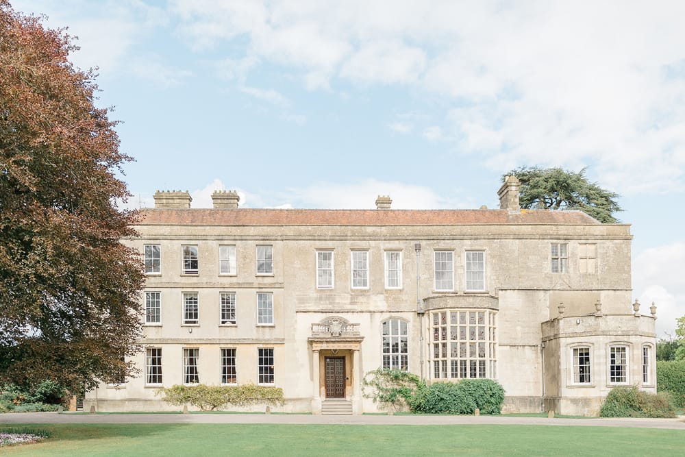 Image by <a class="text-p3" href="https://kristinsautter.com" target="_blank">Kristin Sautter Photography</a> at <a class="text-p3" href="https://cocoweddingvenues.co.uk/coco_listing/elmore-court/" target="_blank">Elmore Court</a>.